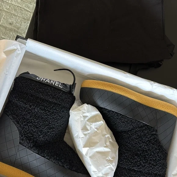 Chanel Black Winter Boots for Women - Picture 8 of 9